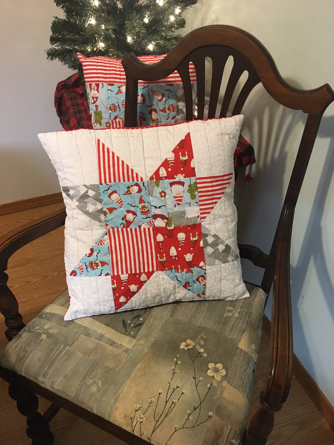 18″ Patchwork Christmas Sawtooth Star Pillow Cover PDF Pattern